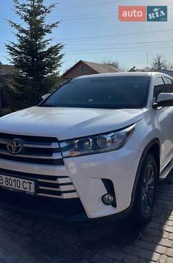 Позашляховик / Кросовер Toyota Highlander 2017 в 