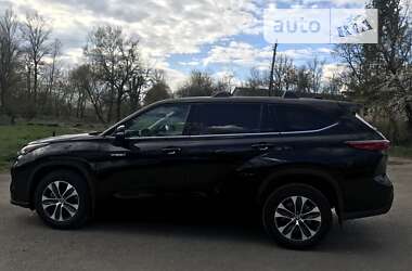 Внедорожник / Кроссовер Toyota Highlander 2020 в 