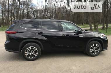 Внедорожник / Кроссовер Toyota Highlander 2020 в 