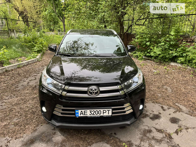 Позашляховик / Кросовер Toyota Highlander 2019 в Дніпрі