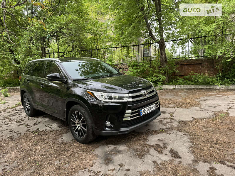Позашляховик / Кросовер Toyota Highlander 2019 в Дніпрі