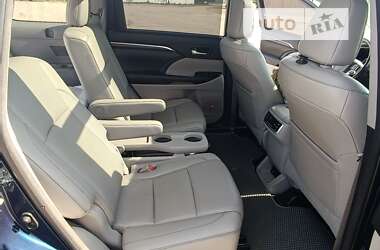 Внедорожник / Кроссовер Toyota Highlander 2015 в Барышевке