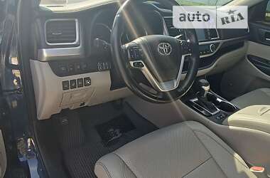 Внедорожник / Кроссовер Toyota Highlander 2015 в Барышевке