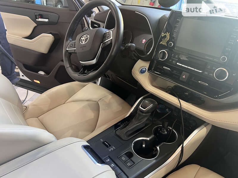 Внедорожник / Кроссовер Toyota Highlander 2020 в Львове