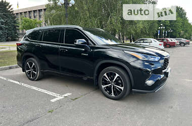 Позашляховик / Кросовер Toyota Highlander 2021 в Кривому Розі