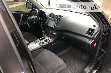 Внедорожник / Кроссовер Toyota Highlander 2012 в Кицмани