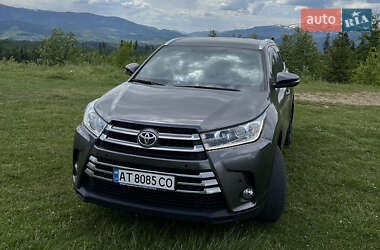 Внедорожник / Кроссовер Toyota Highlander 2019 в 