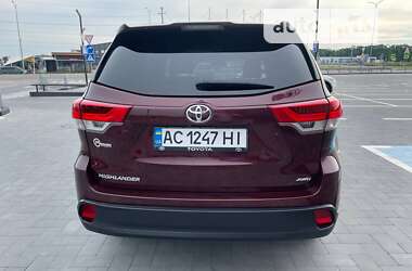 Позашляховик / Кросовер Toyota Highlander 2018 в Луцьку