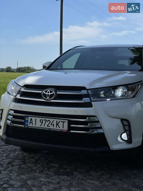 Позашляховик / Кросовер Toyota Highlander 2019 в Києві