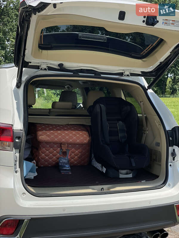 Позашляховик / Кросовер Toyota Highlander 2019 в Києві