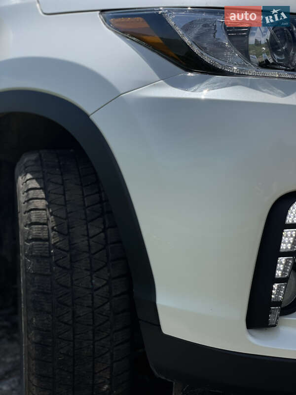 Позашляховик / Кросовер Toyota Highlander 2019 в Києві