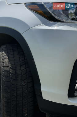 Внедорожник / Кроссовер Toyota Highlander 2019 в 
