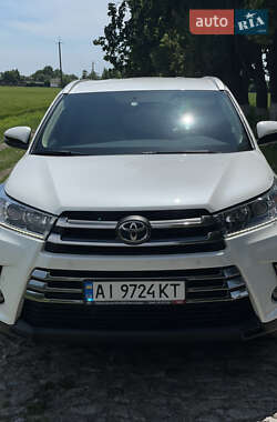 Внедорожник / Кроссовер Toyota Highlander 2019 в 