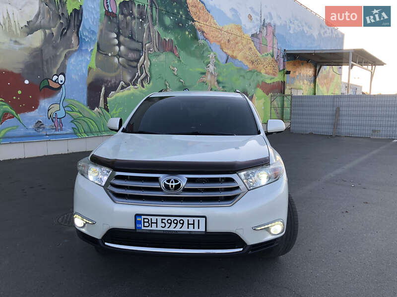 Позашляховик / Кросовер Toyota Highlander 2012 в 