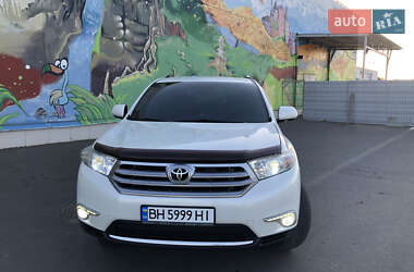 Позашляховик / Кросовер Toyota Highlander 2012 в 