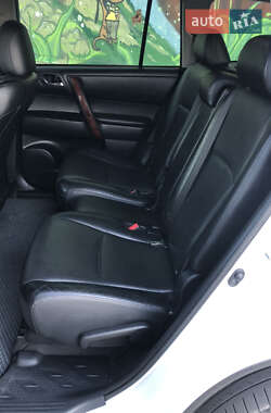 Позашляховик / Кросовер Toyota Highlander 2012 в 