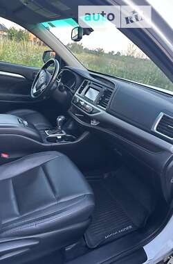 Позашляховик / Кросовер Toyota Highlander 2017 в Києві