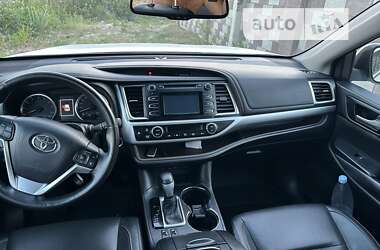 Позашляховик / Кросовер Toyota Highlander 2017 в Києві
