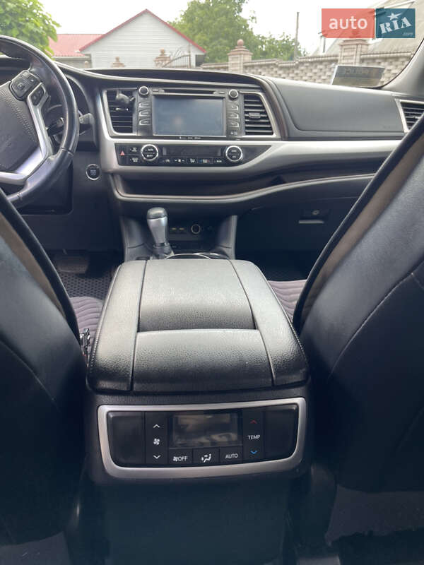 Позашляховик / Кросовер Toyota Highlander 2018 в Тульчині