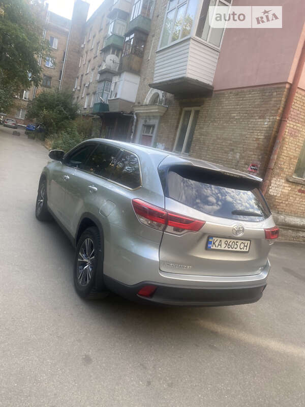 Позашляховик / Кросовер Toyota Highlander 2019 в Києві