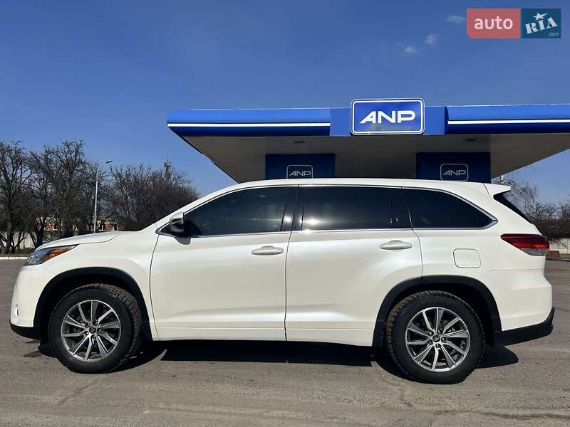 Позашляховик / Кросовер Toyota Highlander 2017 в Сумах