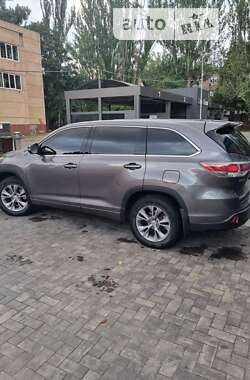 Внедорожник / Кроссовер Toyota Highlander 2014 в Кривом Роге