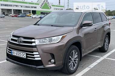 Внедорожник / Кроссовер Toyota Highlander 2017 в Киеве