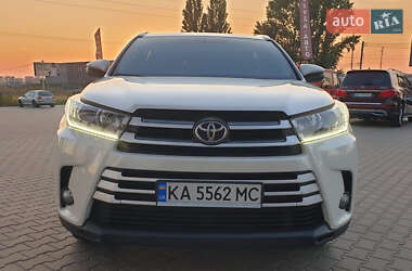 Внедорожник / Кроссовер Toyota Highlander 2017 в Киеве