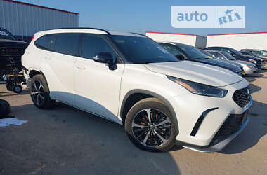 Toyota Highlander 2021