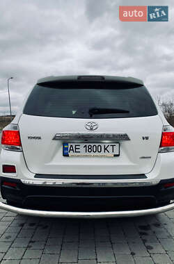 Внедорожник / Кроссовер Toyota Highlander 2013 в 