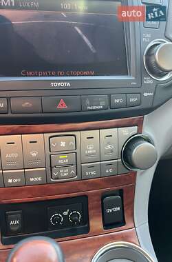 Внедорожник / Кроссовер Toyota Highlander 2008 в 