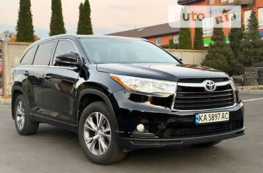 Позашляховик / Кросовер Toyota Highlander 2015 в Лубнах