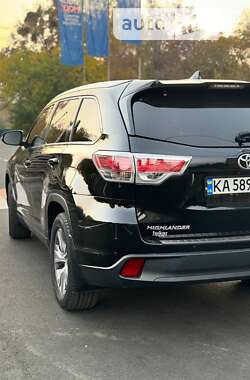 Позашляховик / Кросовер Toyota Highlander 2015 в Лубнах