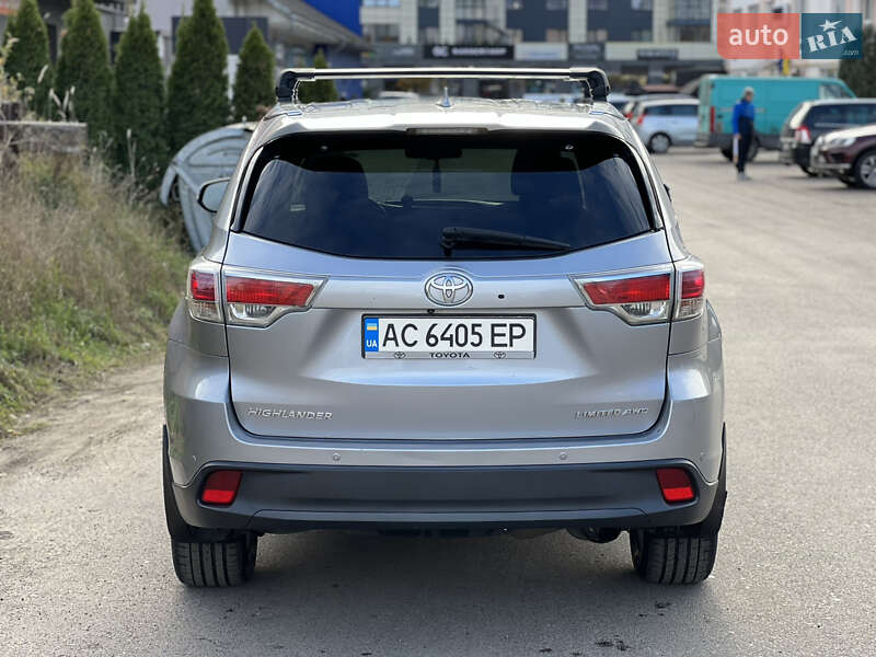 Внедорожник / Кроссовер Toyota Highlander 2016 в Луцке