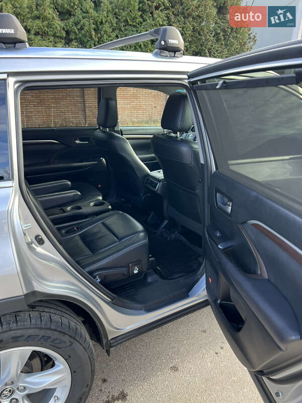 Внедорожник / Кроссовер Toyota Highlander 2016 в Луцке