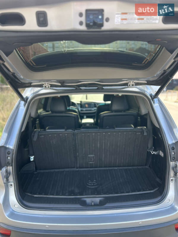 Внедорожник / Кроссовер Toyota Highlander 2016 в Луцке