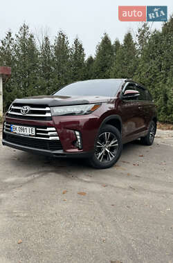 Внедорожник / Кроссовер Toyota Highlander 2018 в Львове