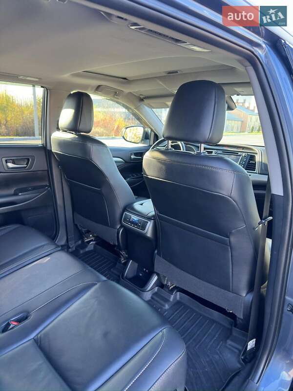 Позашляховик / Кросовер Toyota Highlander 2019 в Чернівцях