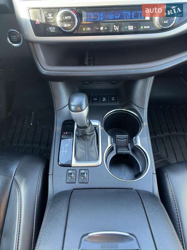 Позашляховик / Кросовер Toyota Highlander 2019 в Чернівцях