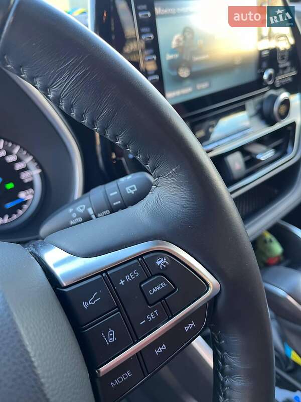 Позашляховик / Кросовер Toyota Highlander 2021 в Києві