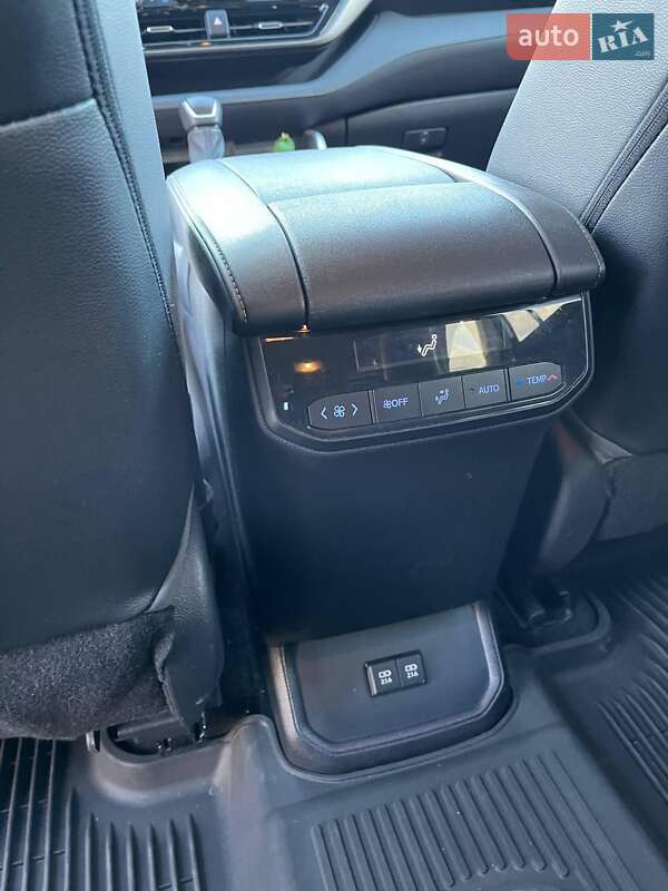 Позашляховик / Кросовер Toyota Highlander 2021 в Києві