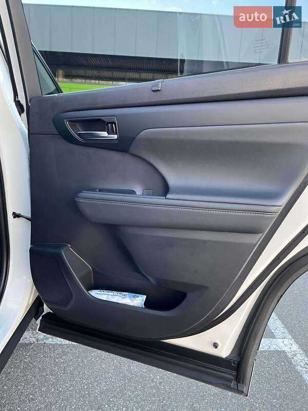 Позашляховик / Кросовер Toyota Highlander 2021 в Києві