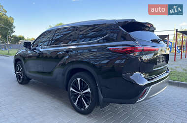 Позашляховик / Кросовер Toyota Highlander 2021 в Житомирі