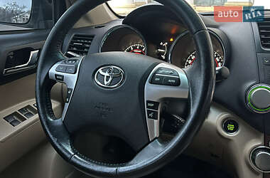 Внедорожник / Кроссовер Toyota Highlander 2011 в 