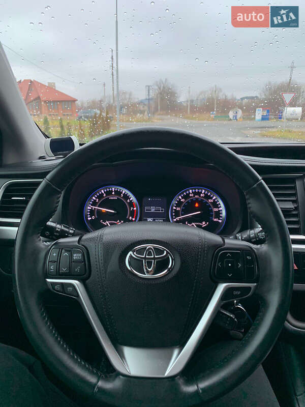 Внедорожник / Кроссовер Toyota Highlander 2015 в Львове