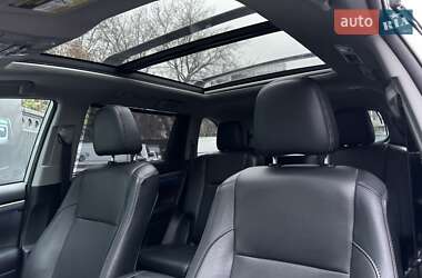 Внедорожник / Кроссовер Toyota Highlander 2018 в 