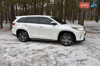 Позашляховик / Кросовер Toyota Highlander 2017 в Лебедині