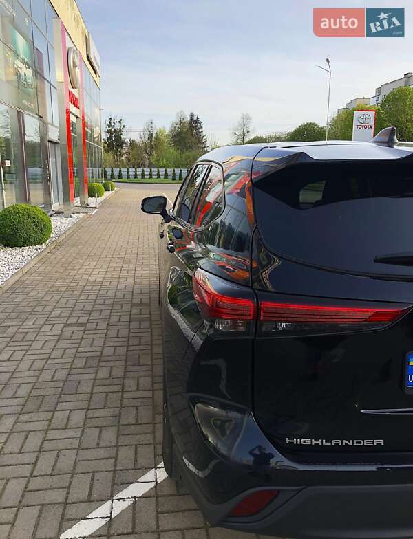 Позашляховик / Кросовер Toyota Highlander 2023 в Луцьку