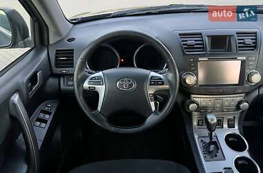 Позашляховик / Кросовер Toyota Highlander 2011 в Сваляві