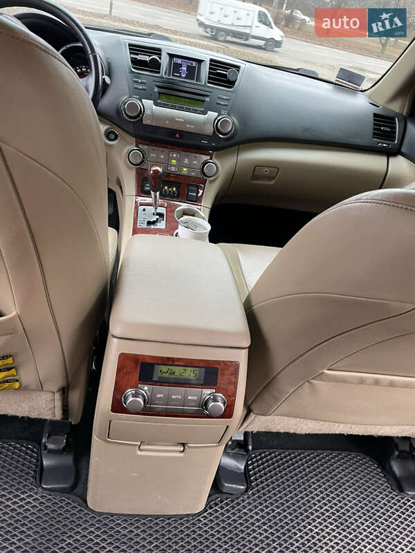 Внедорожник / Кроссовер Toyota Highlander 2013 в Полтаве фото 16 Внедорожник / Кроссовер Toyota Highlander 2013 в Полтаве
